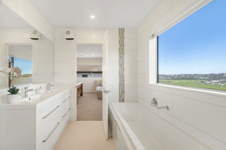 Photo of property in 30 Cassidy Drive, Orewa, 0931