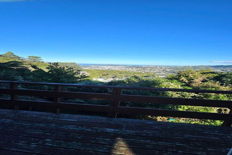 Photo of property in 10 Middlesex Place, Northland, Wellington, 6012