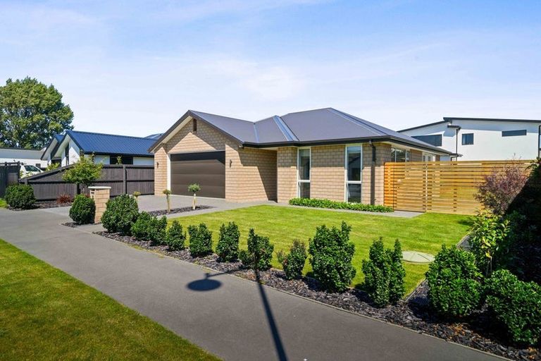 Photo of property in 16 Forge Close, Halswell, Christchurch, 8025