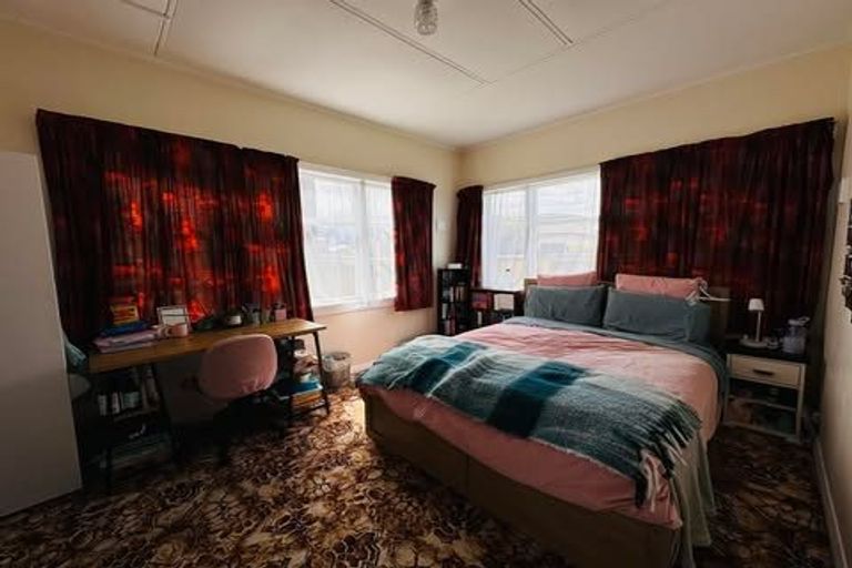 Photo of property in 6 Pirie Street, Palmerston North, 4410