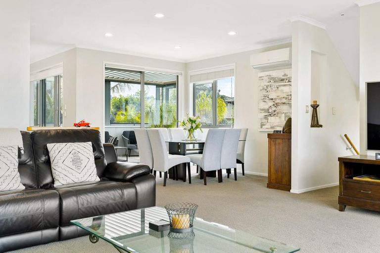 Photo of property in 32 Provence Esplanade, Te Atatu Peninsula, Auckland, 0610