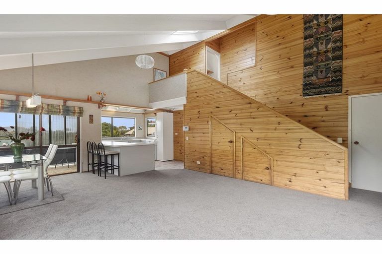 Photo of property in 8a Granfield Place, Te Kamo, Whangarei, 0112