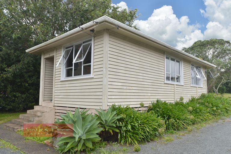 Photo of property in 11 Pukemiro Road, Te Kamo, Whangarei, 0112