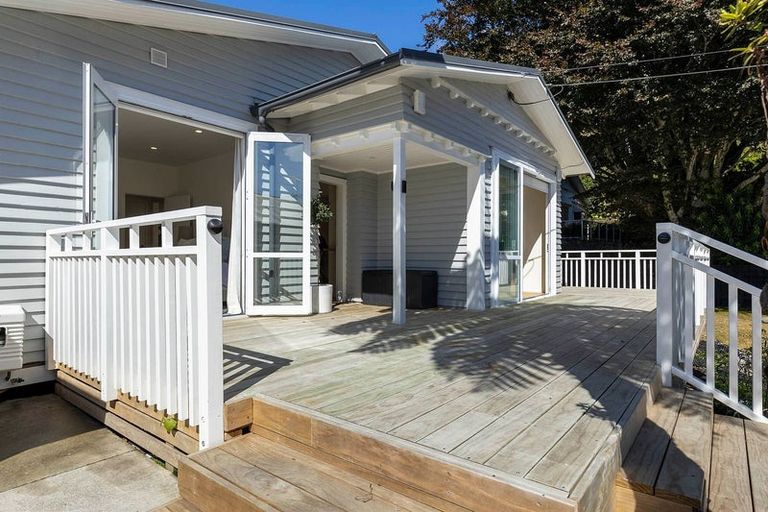 Photo of property in 107 Fulford Street, New Plymouth, 4310