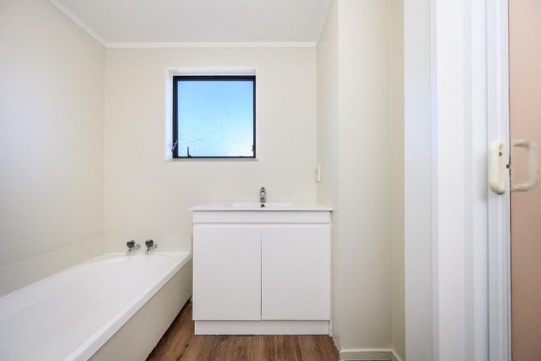 Photo of property in 67 Geraldine Crescent, Cloverlea, Palmerston North, 4412