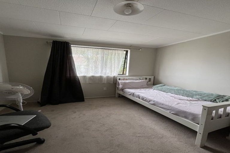 Photo of property in 2/4 Calvert Street, Papakura, 2110