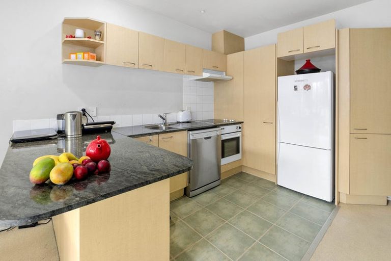 Photo of property in 14/19 Ocean View Road, Hillcrest, Auckland, 0627