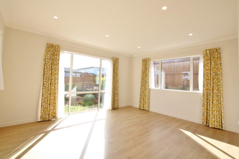 Photo of property in 18 Tararua Street, Massey, Auckland, 0614