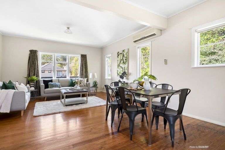 Photo of property in 12 Lyndfield Lane, Newlands, Wellington, 6037