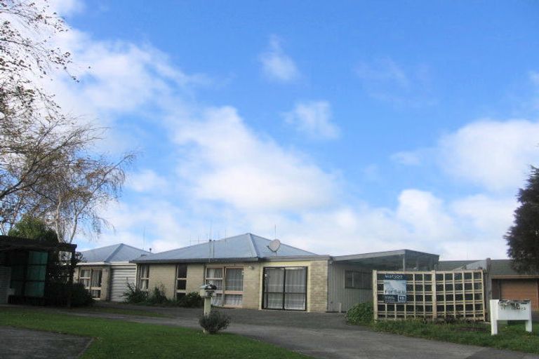 Photo of property in 15-17 Westmere Place, Takaro, Palmerston North, 4412