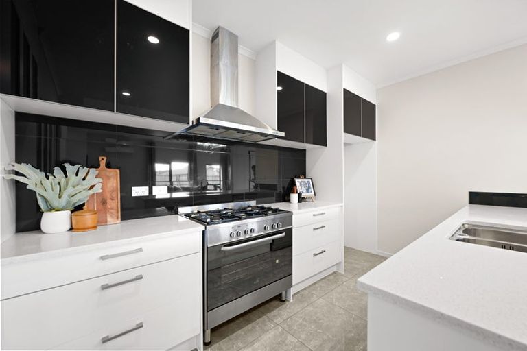Photo of property in 33 Sirius Crescent, Rototuna North, Hamilton, 3210