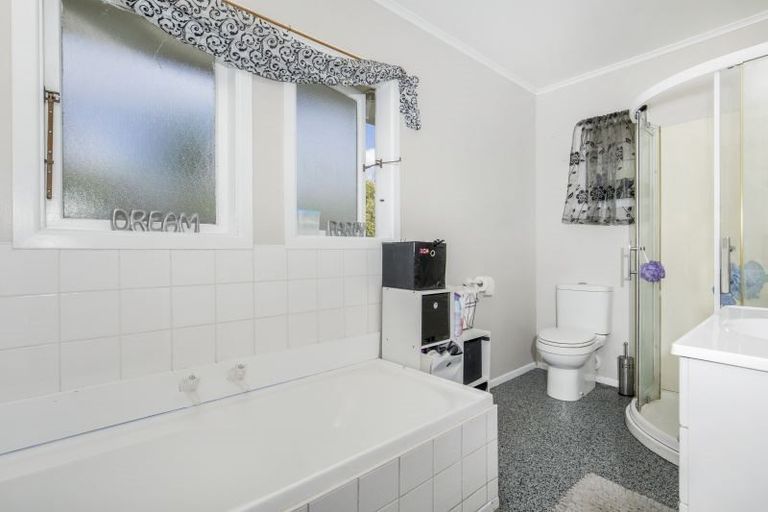 Photo of property in 88 Kervil Avenue, Te Atatu Peninsula, Auckland, 0610