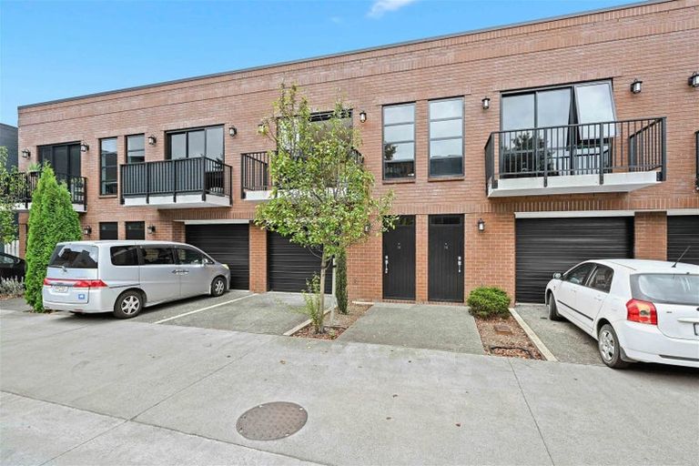 Photo of property in 16 Village Quarter Lane, Frankton, Hamilton, 3204
