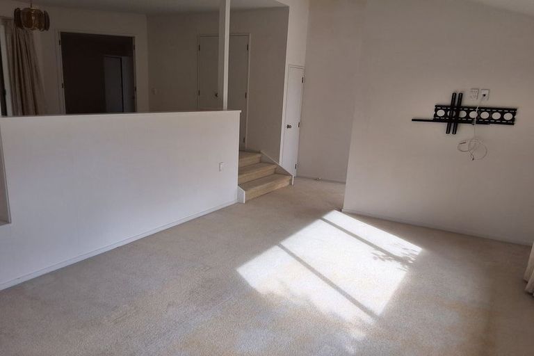 Photo of property in 53 Golfland Drive, Golflands, Auckland, 2013