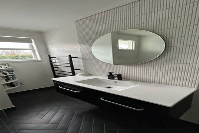 Photo of property in 1/11 Tristram Avenue, Forrest Hill, Auckland, 0620