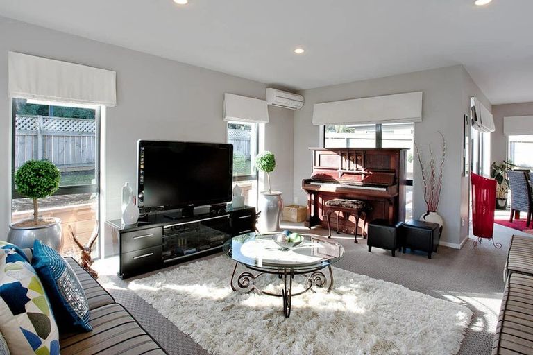 Photo of property in 1 Routeburn Avenue, Aotea, Porirua, 5024