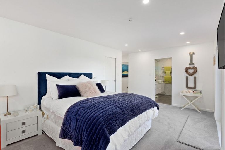 Photo of property in 96 Grovenor Drive, Orewa, 0931