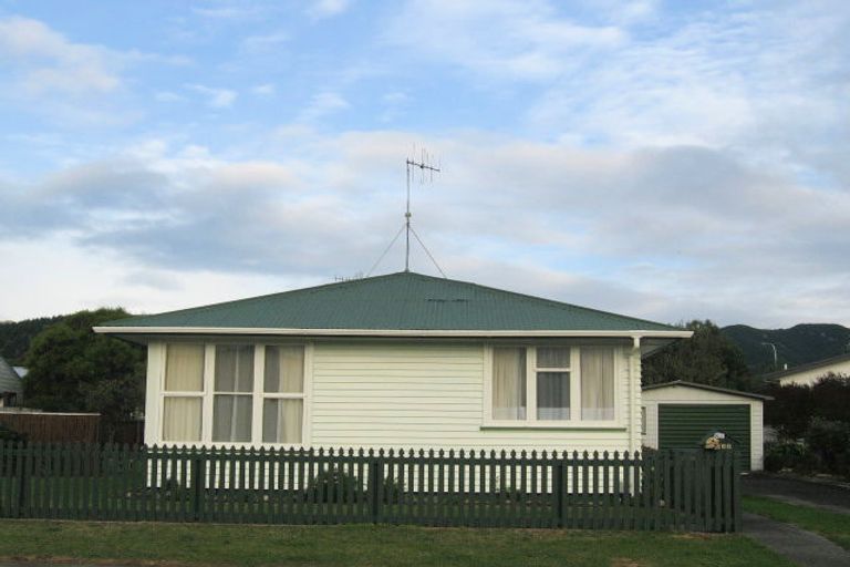 Photo of property in 44 Makarini Street, Paraparaumu, 5032