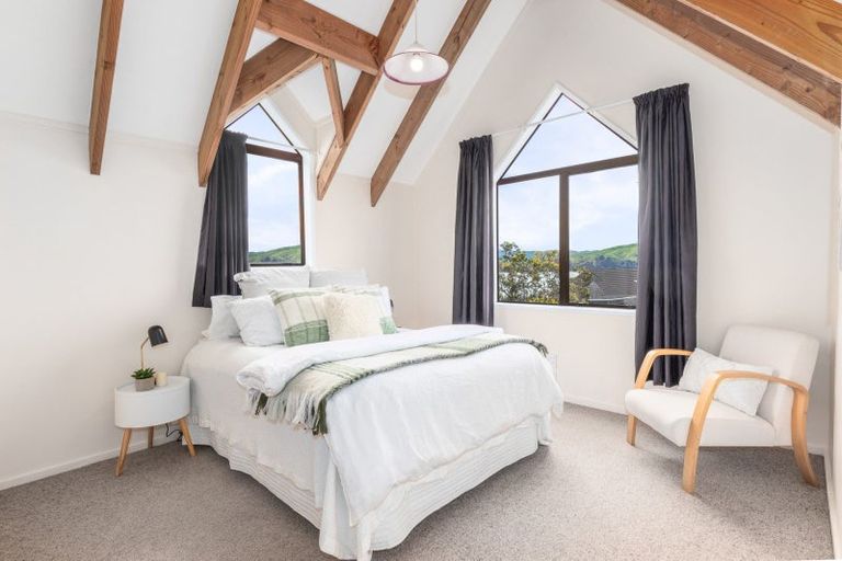 Photo of property in 16 The Crowsnest, Whitby, Porirua, 5024