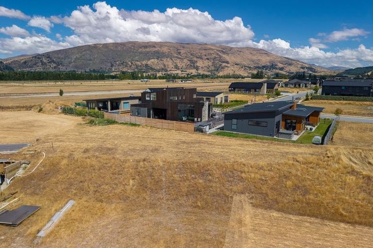 Photo of property in 4 Durry Lane, Wanaka, 9305