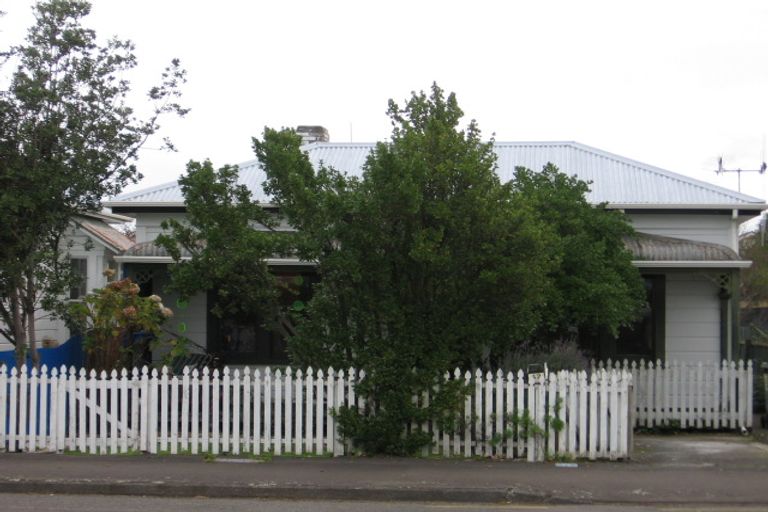Photo of property in 42 Bourke Street, Palmerston North, 4410
