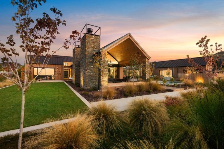 Photo of property in 14 Deans Drive, Wanaka, 9305