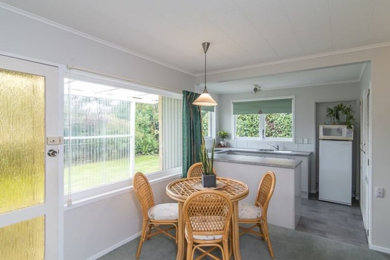 Photo of property in 12 Leybourne Avenue, Waikanae, 5036