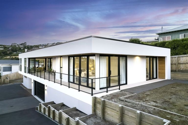 Photo of property in 73 Moncks Spur Road, Redcliffs, Christchurch, 8081