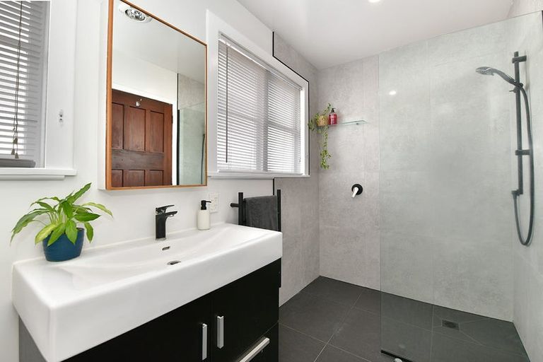 Photo of property in 32 Karaka Street, Helensville, 0800