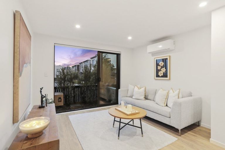 Photo of property in 3 Kaman Seasprite Road, Hobsonville, Auckland, 0616