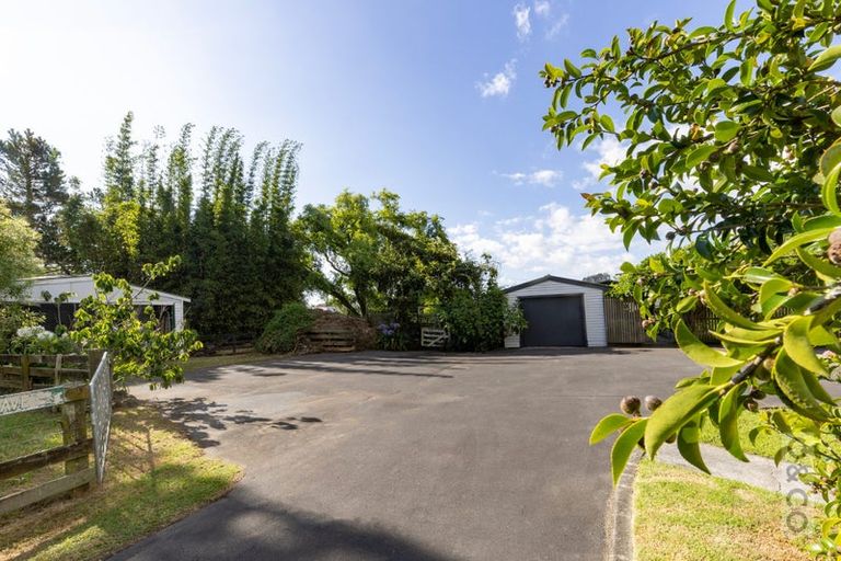 Photo of property in 76 Awaroa Road, Helensville, 0800