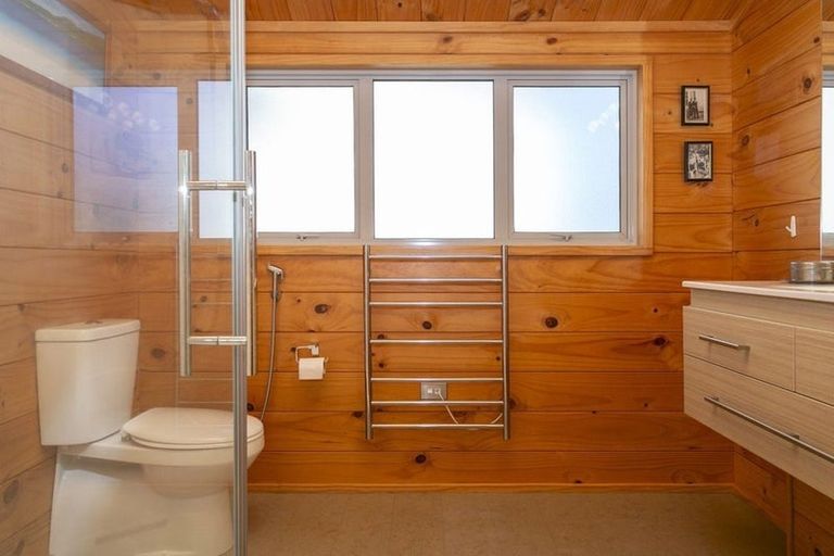 Photo of property in 18 Glen Mohr, Acacia Bay, Taupo, 3385