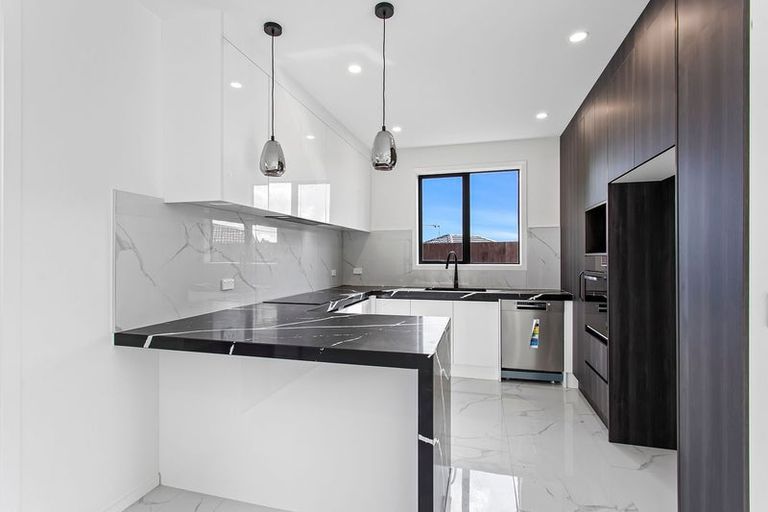Photo of property in 165 Waimumu Road, Massey, Auckland, 0614