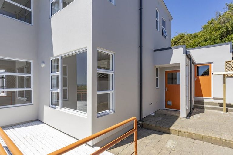 Photo of property in 2/5a Madeley Road, Mount Pleasant, Christchurch, 8081