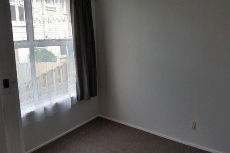 Photo of property in 1/3 Finn Place, Totara Vale, Auckland, 0629