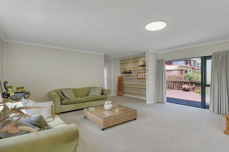 Photo of property in 34 Lincoln Avenue, Tawa, Wellington, 5028