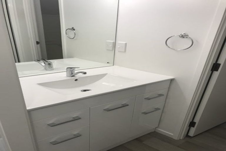 Photo of property in 327d Hobsonville Road, Hobsonville, Auckland, 0618