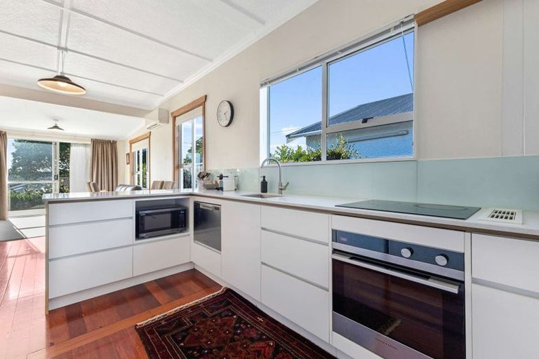 Photo of property in 9 Selwyn Street, Lower Vogeltown, New Plymouth, 4310