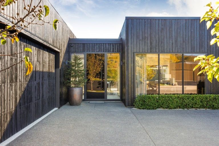 Photo of property in 56 Kanuka Drive, Hokowhitu, Palmerston North, 4410