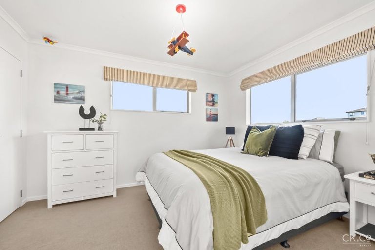 Photo of property in 15 Frankie Stevens Place, Riverstone Terraces, Upper Hutt, 5018