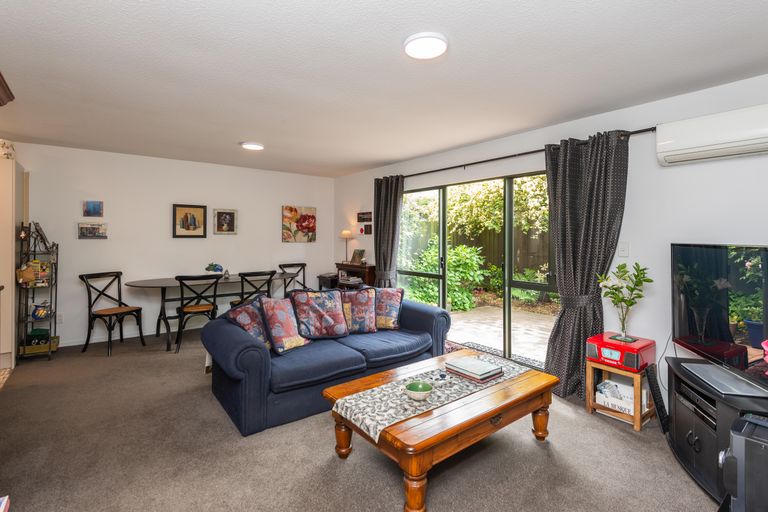 Photo of property in 2/15 Coles Place, St Albans, Christchurch, 8014