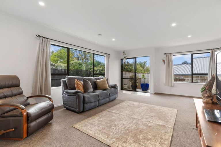 Photo of property in 13 Seaview Rise, Waiuku, 2123
