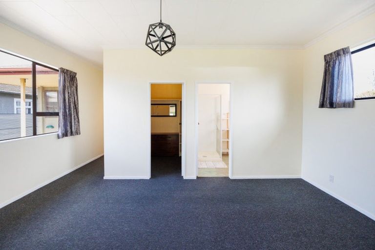 Photo of property in 9 Shamrock Street, Takaro, Palmerston North, 4412