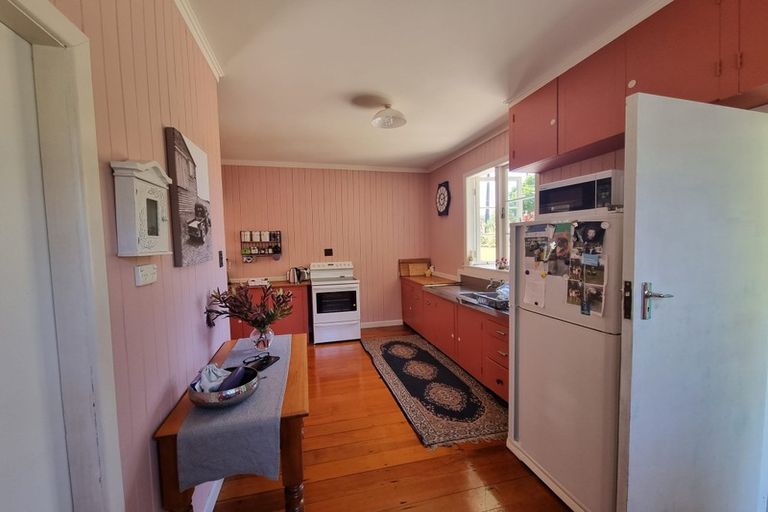 Photo of property in 17 Edwards Avenue, Henderson, Auckland, 0610