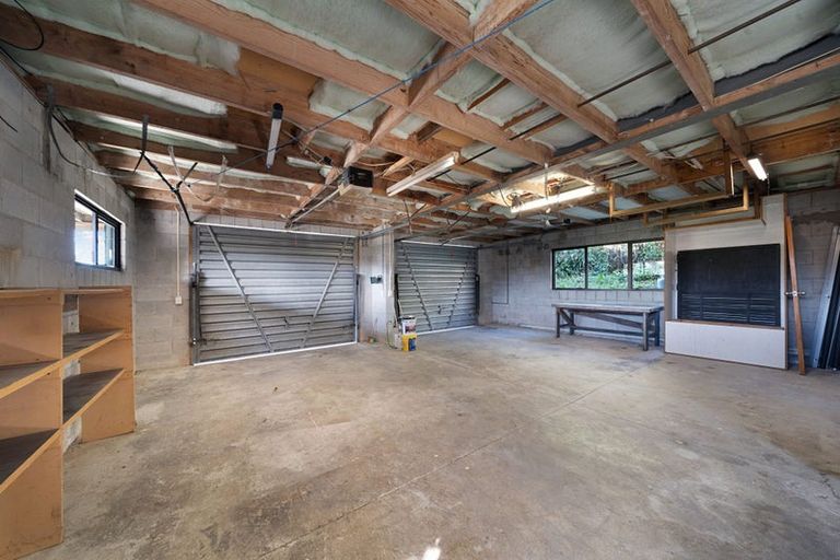 Photo of property in 10 Claverdon Drive, Massey, Auckland, 0614