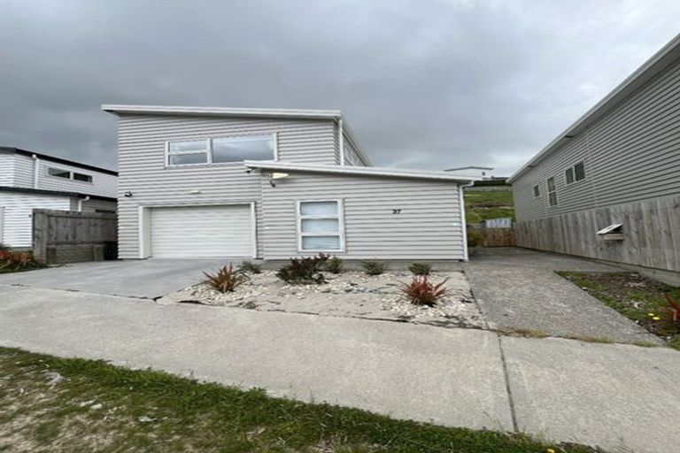 Photo of property in 37 Stockport Grove, Churton Park, Wellington, 6037