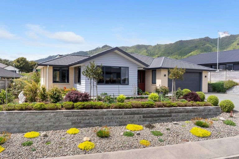 Photo of property in 12 Morepork Drive, Waikanae, 5036
