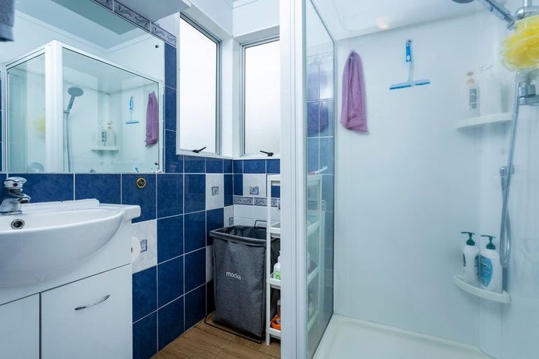 Photo of property in 8 Athena Drive, Totara Vale, Auckland, 0629