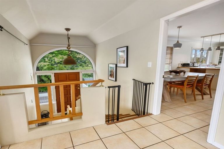 Photo of property in 6 Tupara Crescent, Kawaha Point, Rotorua, 3010