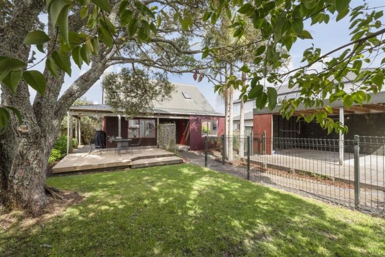 Photo of property in 2/18 Strid Road, Te Atatu South, Auckland, 0610